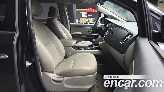 Kia Canival 2019 — photo 17