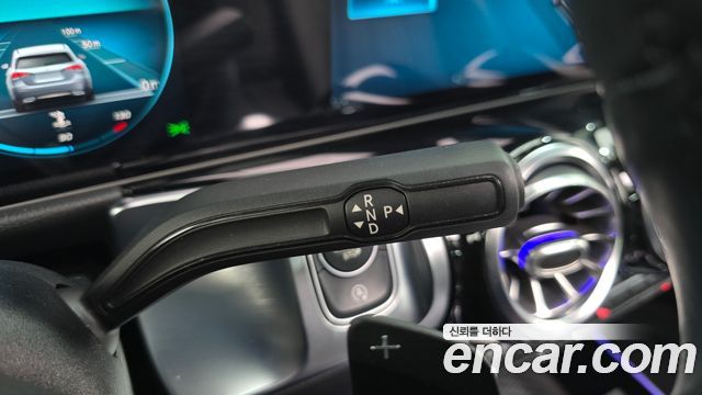 Mercedes-Benz GLB-Class 2020 — photo 12
