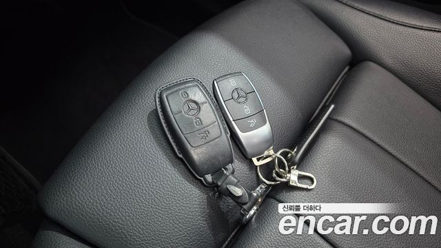 Mercedes-Benz GLB-Class 2020 — photo 23