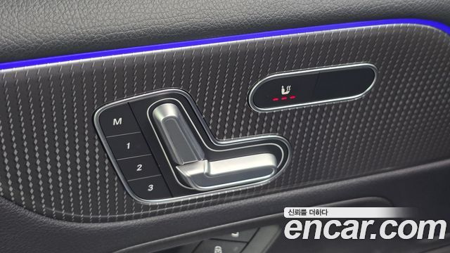 Mercedes-Benz GLB-Class 2020 — photo 33