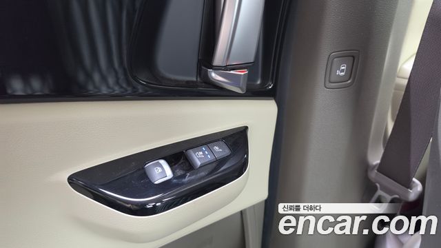 Kia Canival 2021 — photo 25