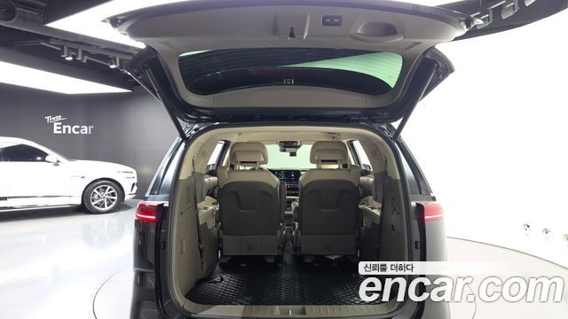 Kia Canival 2021 — photo 26