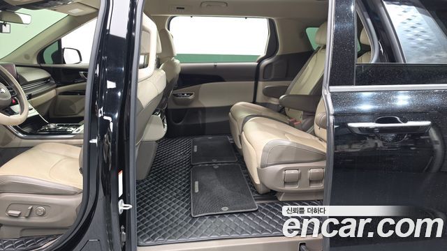 Kia Canival 2021 — photo 16