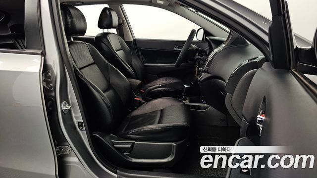 Hyundai i30 2011 — photo 17