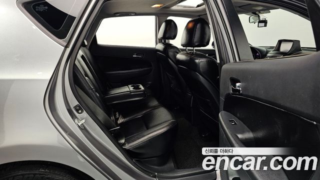 Hyundai i30 2011 — photo 18