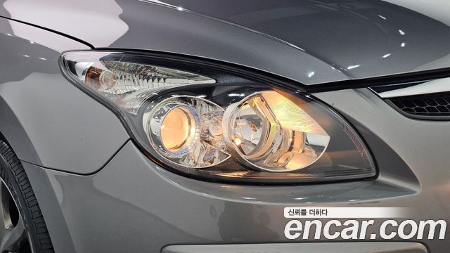 Hyundai i30 2011 — photo 8