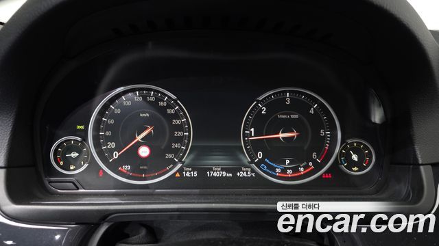 BMW 5-Series 2015 — photo 11