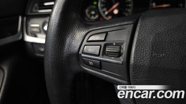 BMW 5-Series 2015 — photo 21