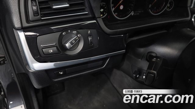 BMW 5-Series 2015 — photo 26