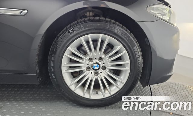 BMW 5-Series 2015 — photo 7