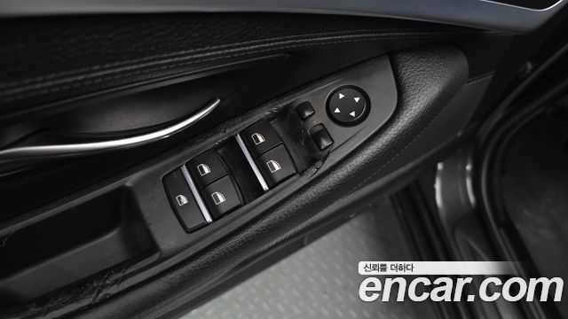 BMW 5-Series 2015 — photo 28