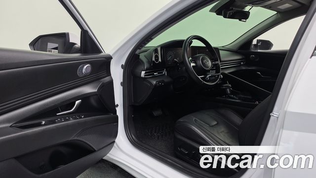 Hyundai AVANTE 2021 — photo 16