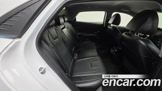 Hyundai AVANTE 2021 — photo 33