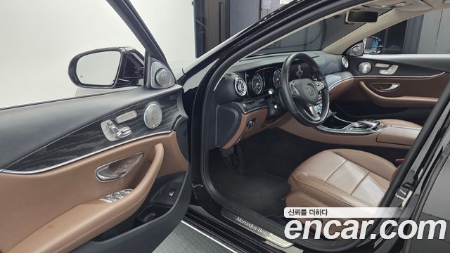 Mercedes-Benz E-Class 2018 — photo 10