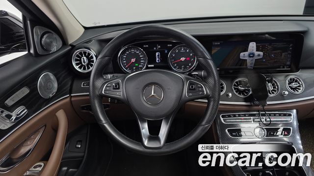 Mercedes-Benz E-Class 2018 — photo 13