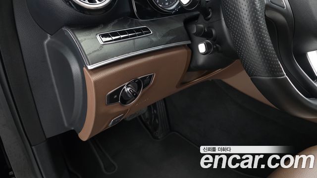 Mercedes-Benz E-Class 2018 — photo 14