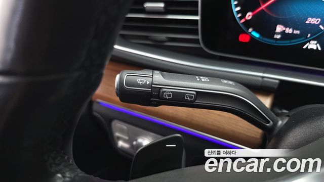 Mercedes-Benz GLE-Class 2021 — photo 35