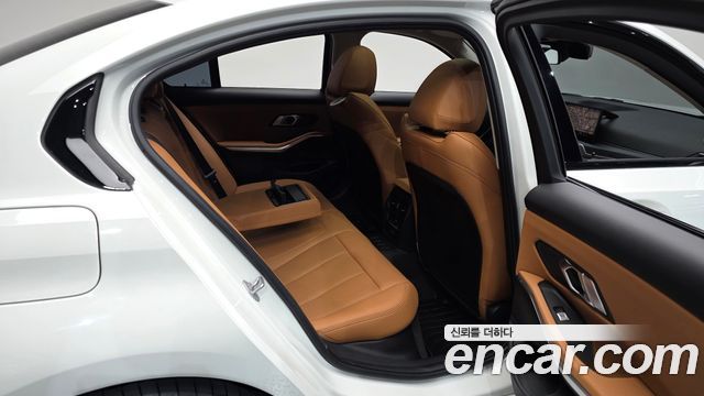 BMW 3-Series 2024 — photo 18