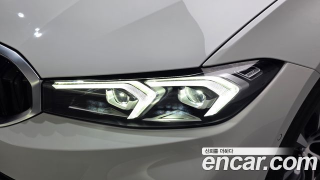 BMW 3-Series 2024 — photo 8