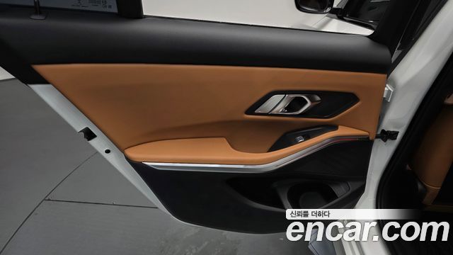 BMW 3-Series 2024 — photo 15