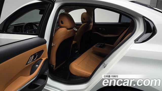 BMW 3-Series 2024 — photo 16