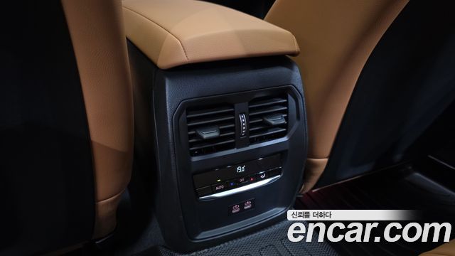 BMW 3-Series 2024 — photo 35