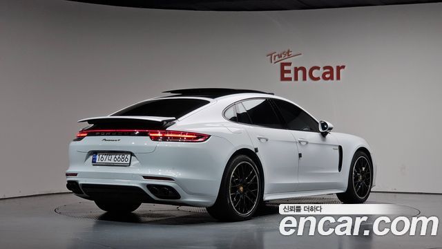 Porsche Panamera 2020 — photo 2