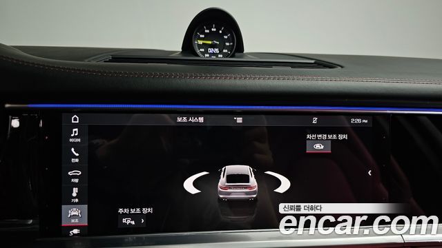 Porsche Panamera 2020 — photo 32