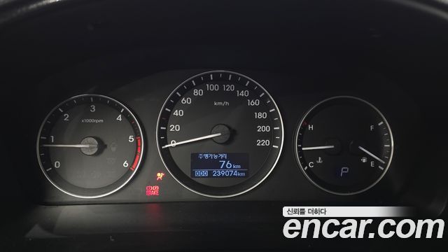 Hyundai Starex 2017 — photo 11