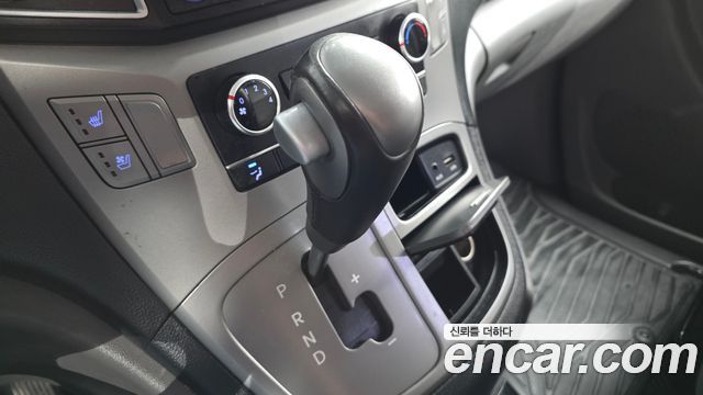 Hyundai Starex 2017 — photo 12