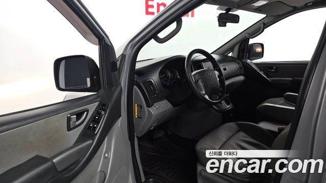 Hyundai Starex 2017 — photo 13