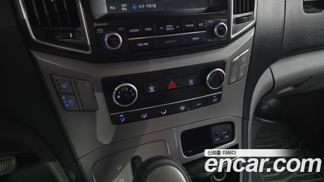 Hyundai Starex 2017 — photo 22