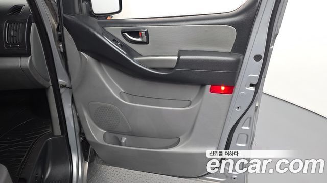Hyundai Starex 2017 — photo 14