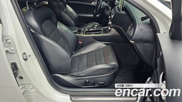 Kia Stinger 2019 — photo 11