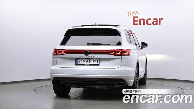 Volkswagen Touareg 2024 — photo 4