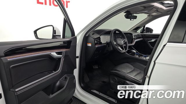 Volkswagen Touareg 2024 — photo 13