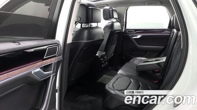 Volkswagen Touareg 2024 — photo 17