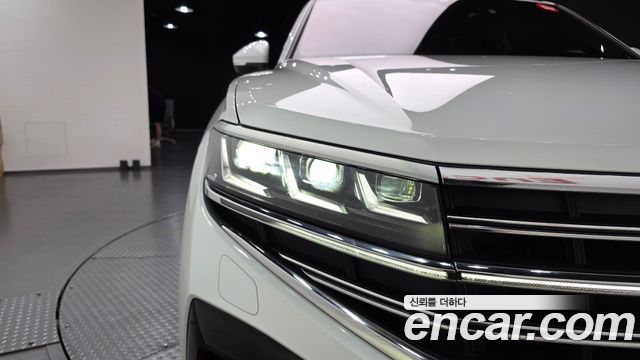 Volkswagen Touareg 2024 — photo 8