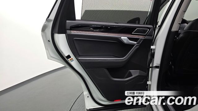 Volkswagen Touareg 2024 — photo 15