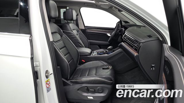 Volkswagen Touareg 2024 — photo 16