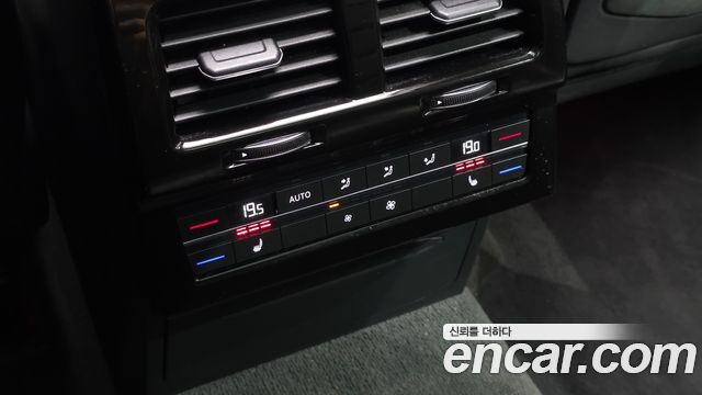 Volkswagen Touareg 2024 — photo 31