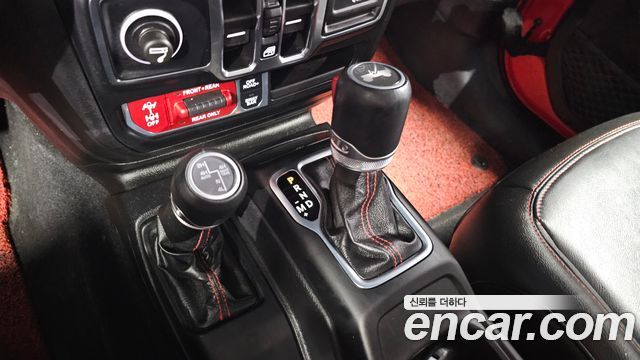 Jeep Wrangler 2021 — photo 12
