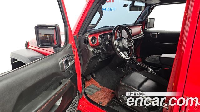 Jeep Wrangler 2021 — photo 17