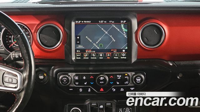 Jeep Wrangler 2021 — photo 19