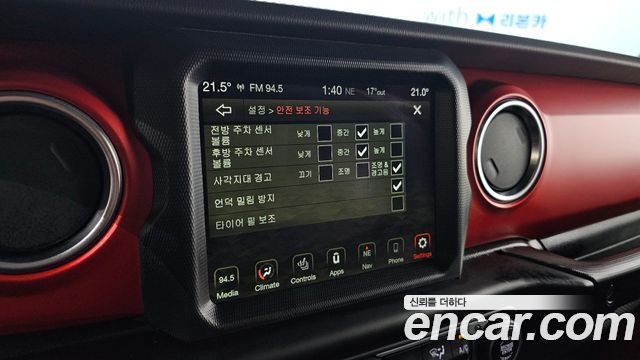 Jeep Wrangler 2021 — photo 22