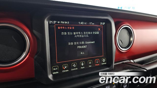 Jeep Wrangler 2021 — photo 23