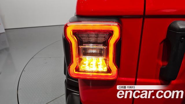 Jeep Wrangler 2021 — photo 9