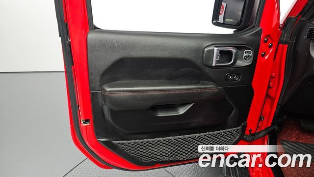 Jeep Wrangler 2021 — photo 14