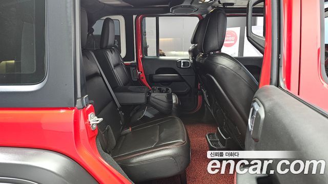Jeep Wrangler 2021 — photo 16