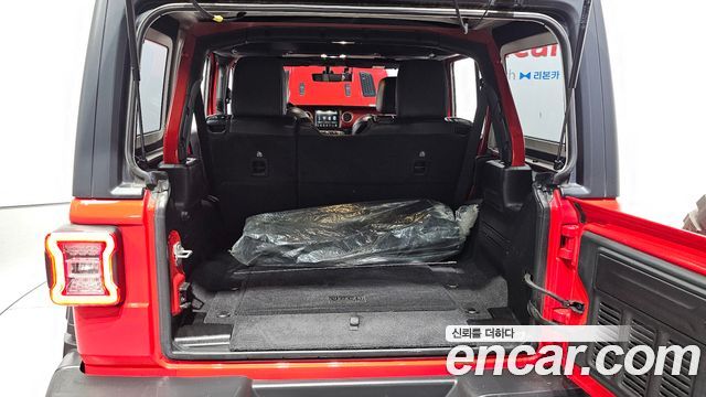 Jeep Wrangler 2021 — photo 30